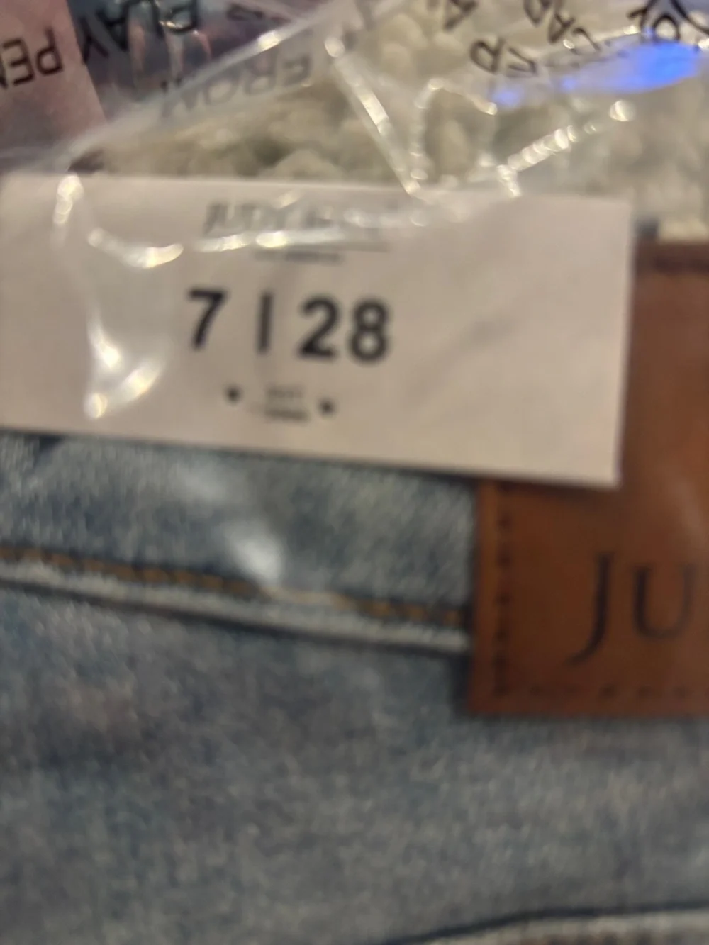 NWT Women’s Judy Blue High-Rise Shearling Straight Jeans Sz 7/28 Hard to find!!
